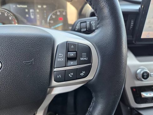 Used 2022 Ford Explorer XLT RWD image 32