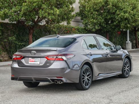 Used 2022 Toyota Camry SE FWD image 9