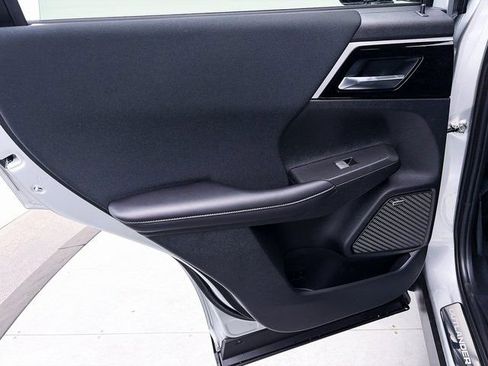New 2025 Mitsubishi Outlander ES image 23