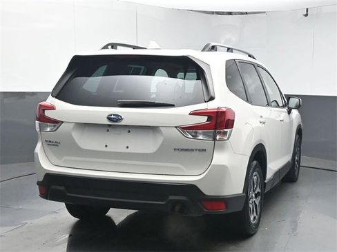Used 2023 Subaru Forester Premium image 7