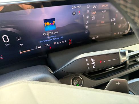 Used 2025 Buick Enclave Sport Touring image 18