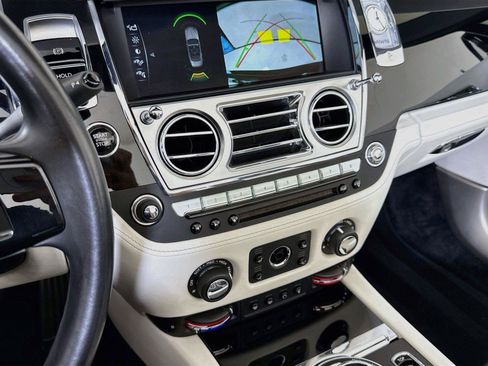 Used 2018 Rolls-Royce Dawn RWD image 20