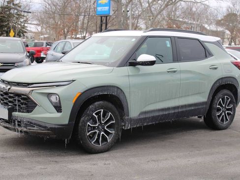 Used 2024 Chevrolet TrailBlazer ACTIV w/ Convenience Package image 2