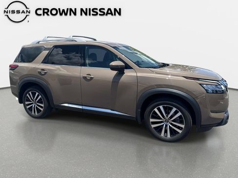 Certified 2024 Nissan Pathfinder Platinum w/ Cargo Package AWD/4WD image 11