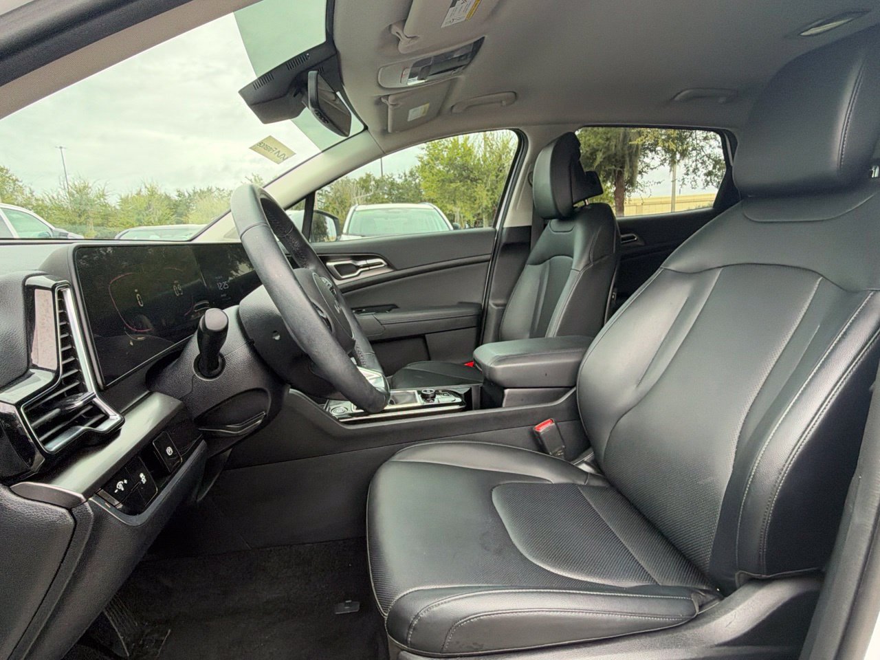 Used 2025 Kia Sportage EX FWD image 6