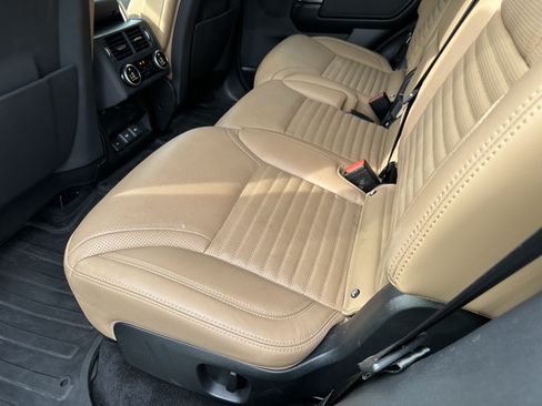 Used 2023 Land Rover Discovery Metropolitan Edition AWD/4WD image 31