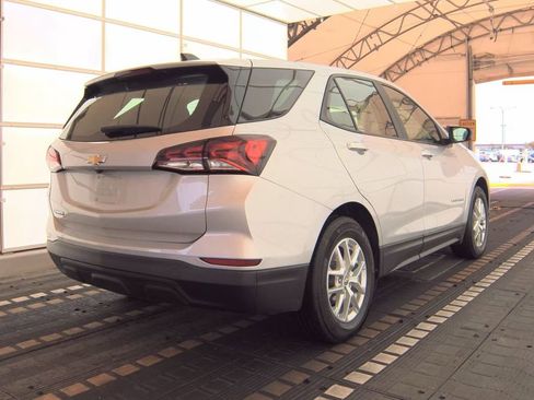 Used 2022 Chevrolet Equinox LS image 2