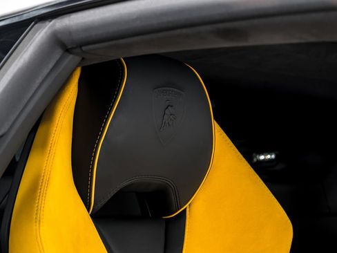 Used 2022 Lamborghini Huracan EVO AWD/4WD image 36