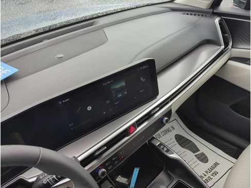 Used 2024 Kia Sorento S w/ Panoramic Sunroof Package image 18