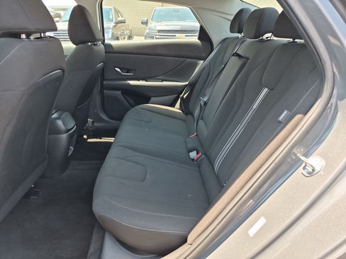 Certified 2025 Hyundai Elantra SEL FWD image 30