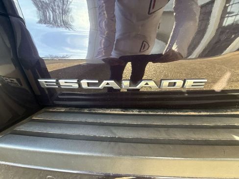 Certified 2018 Cadillac Escalade ESV Premium Luxury w/ LPO, Radiant Package image 32