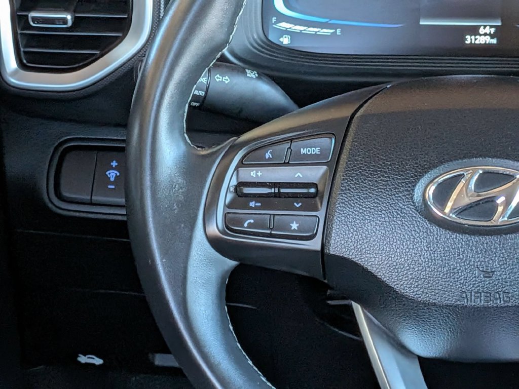 Used 2025 Hyundai Venue SEL FWD image 17