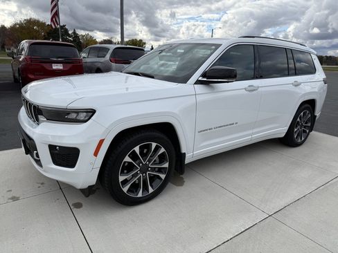 Used 2023 Jeep Grand Cherokee L Overland w/ Advanced Protech Group III image 4