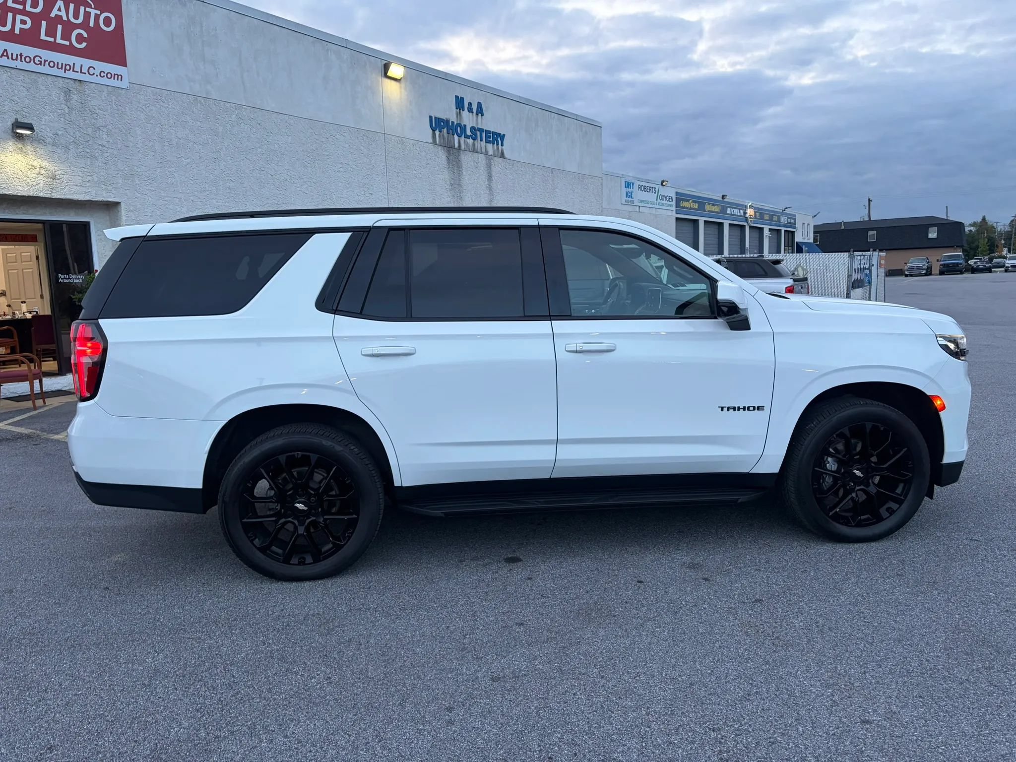 Used 2022 Chevrolet Tahoe RST w/ Luxury Package AWD/4WD image 9