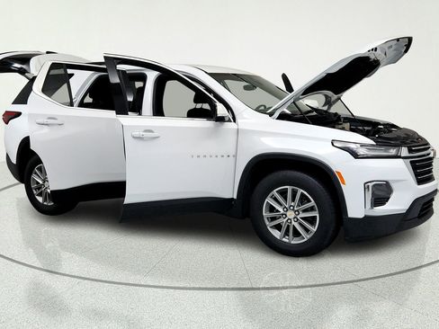 Used 2023 Chevrolet Traverse LT FWD image 14