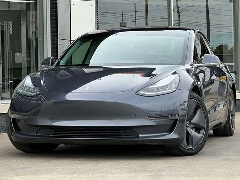 Used 2018 Tesla Model 3 Long Range image 1