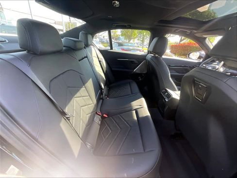 Used 2026 BMW 530i w/ Premium Package RWD image 30
