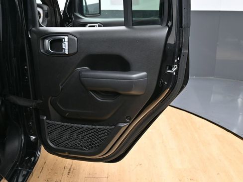 Used 2024 Jeep Wrangler Unlimited w/ Convenience Group image 39