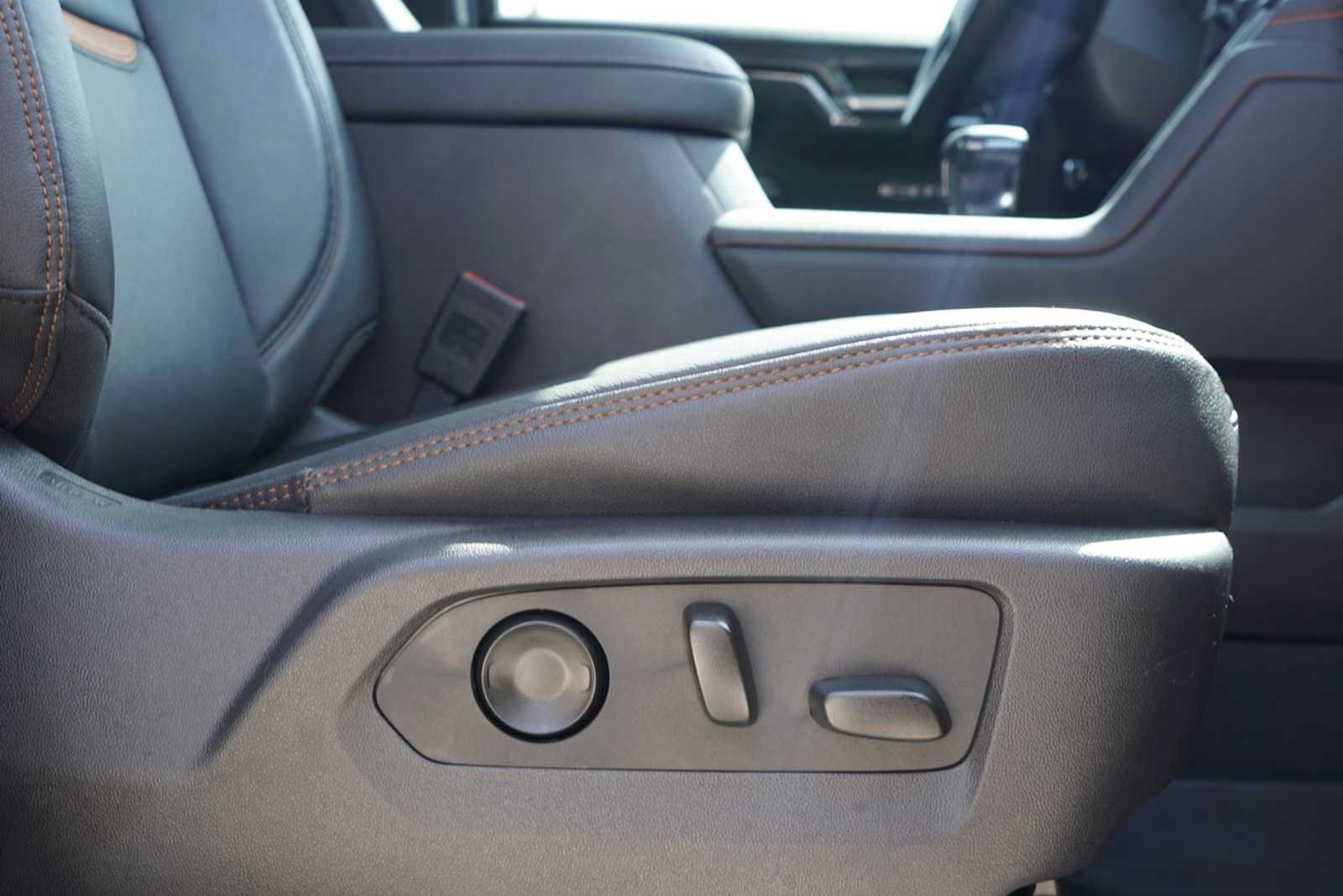 Used 2024 GMC Sierra 1500 AT4 w/ Technology Package AWD/4WD image 25