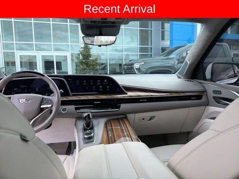 Used 2022 Cadillac Escalade Premium Luxury Platinum image 5