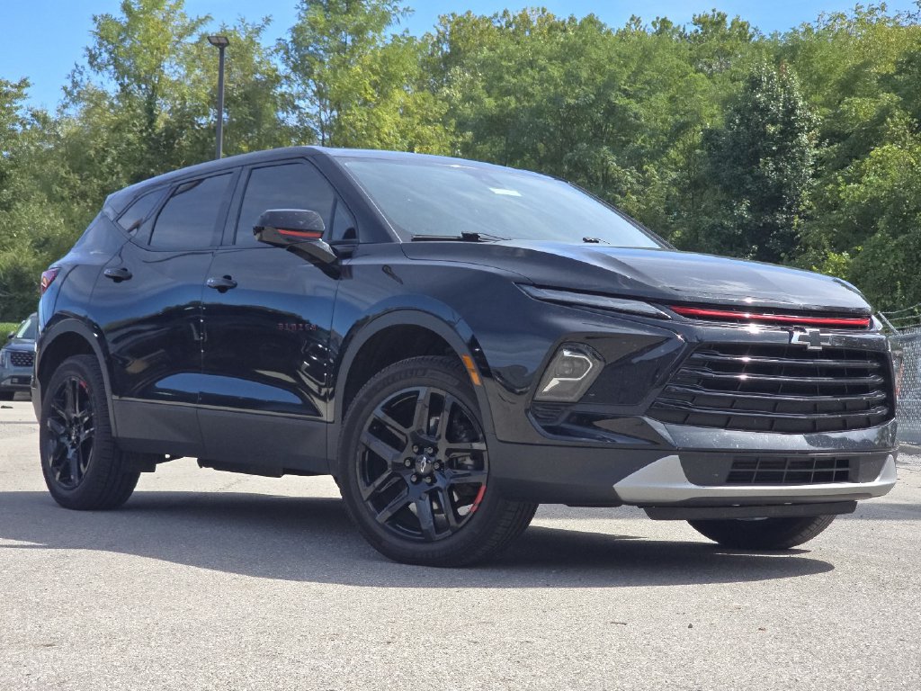 Used 2024 Chevrolet Blazer LT w/ Redline Edition FWD image 2
