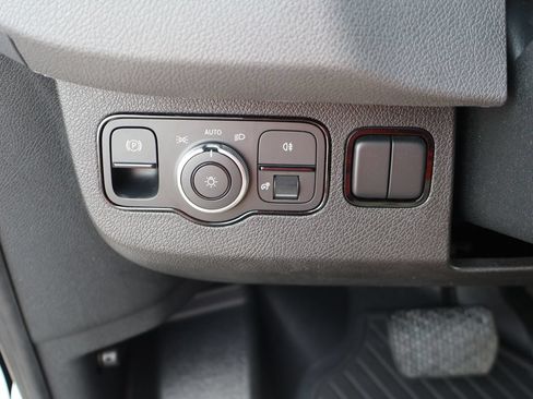 Used 2024 Mercedes-Benz eSprinter 170 Cargo image 28