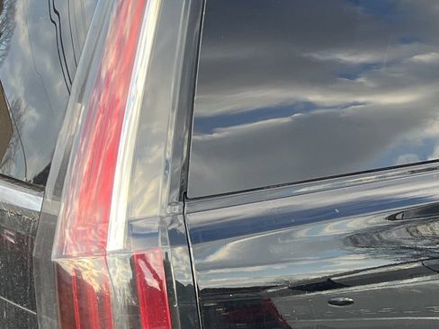 Used 2020 Cadillac Escalade ESV Luxury image 4