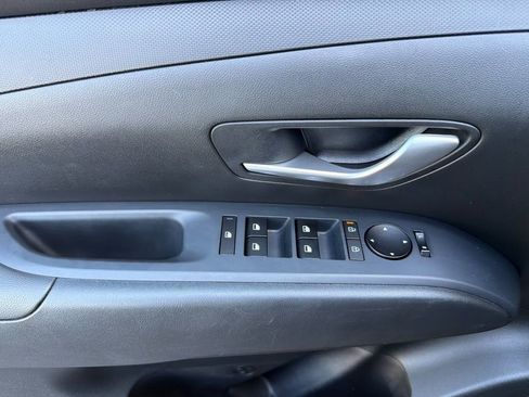 Used 2025 Hyundai Tucson SE AWD/4WD image 12