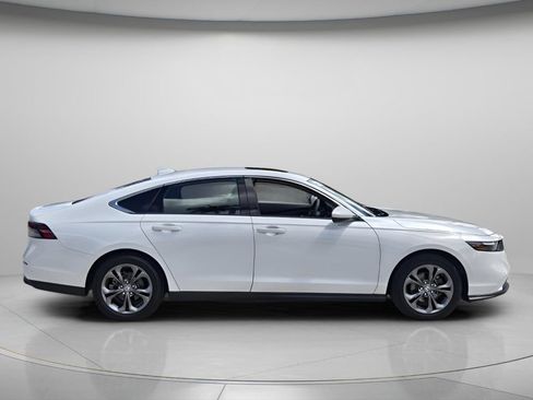 Used 2023 Honda Accord EX image 3