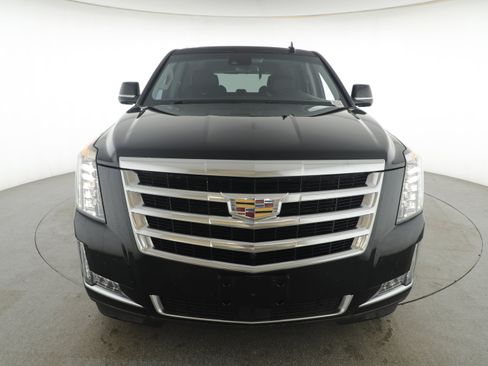 Used 2017 Cadillac Escalade Premium Luxury image 2