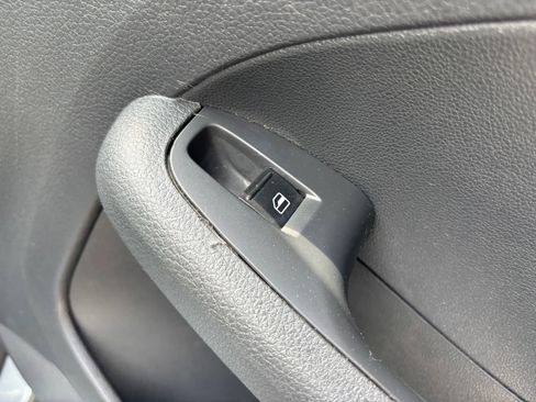 Used 2016 Volkswagen Jetta Sport FWD image 40