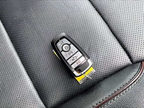 Used 2022 Ford F150 Lariat w/ Trailer Tow Package image 10