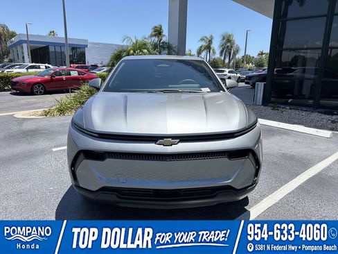 Used 2025 Chevrolet Equinox EV LT FWD image 3