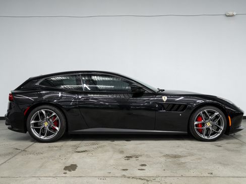 Used 2020 Ferrari GTC4Lusso T RWD image 43