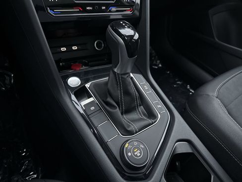 New 2026 Volkswagen Taos SE image 20