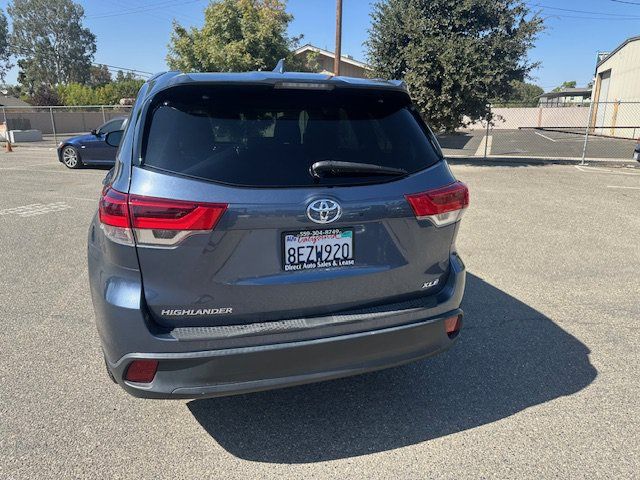 Used 2018 Toyota Highlander XLE w/ Carpet Mat Package (TMS) FWD image 8