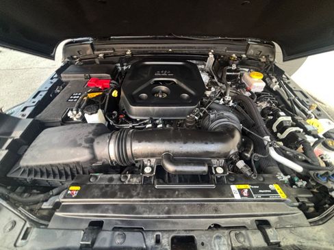 Used 2025 Jeep Wrangler Sahara image 32