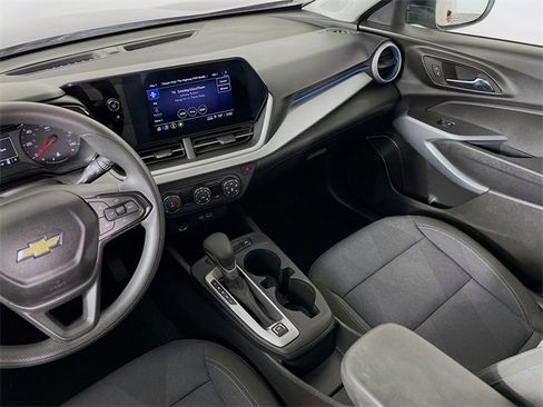 Certified 2024 Chevrolet Trax LS image 25