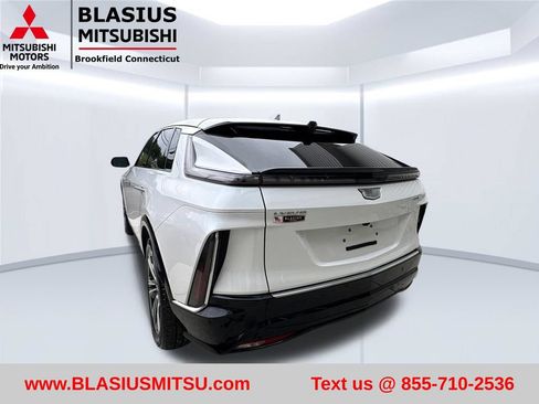 Used 2024 Cadillac Lyriq Luxury AWD/4WD image 11