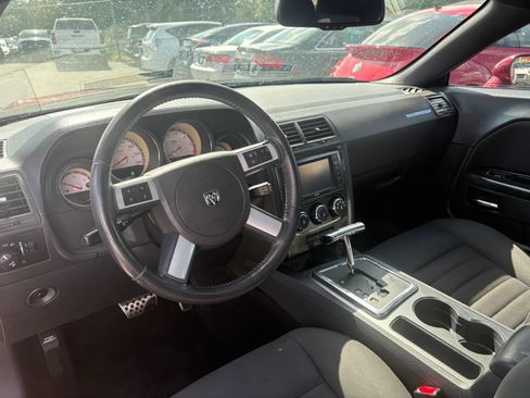 Used 2010 Dodge Challenger SE RWD image 9