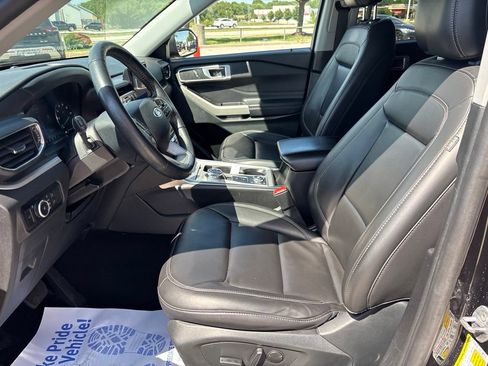 Used 2024 Ford Explorer XLT w/ Equipment Group 202A AWD/4WD image 62
