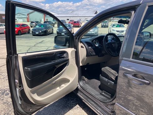 Used 2017 Dodge Grand Caravan SE w/ Power Window Group FWD image 8