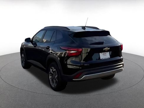 Used 2025 Chevrolet Trax LT image 10