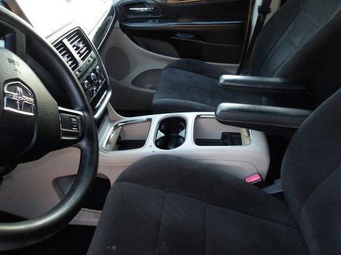Used 2012 Dodge Grand Caravan SXT image 16