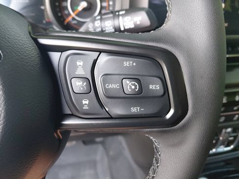 Used 2025 Jeep Wrangler Unlimited Sport AWD/4WD image 6