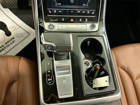Used 2022 Audi Q8 Prestige w/ Prestige Package image 18