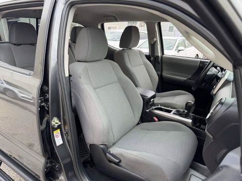 Used 2020 Toyota Tacoma SR5 image 10
