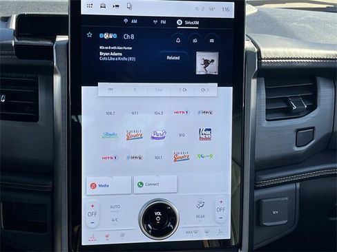 Used 2024 Ford Expedition Platinum image 17