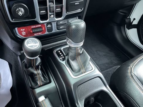 Used 2023 Jeep Gladiator Mojave w/ LED Lighting Group AWD/4WD image 16