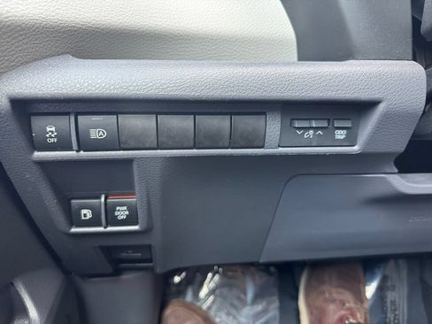 Used 2021 Toyota Sienna LE FWD image 28
